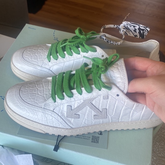 OFF-WHITE Auth Sneakers💯 - Picture 3 of 8